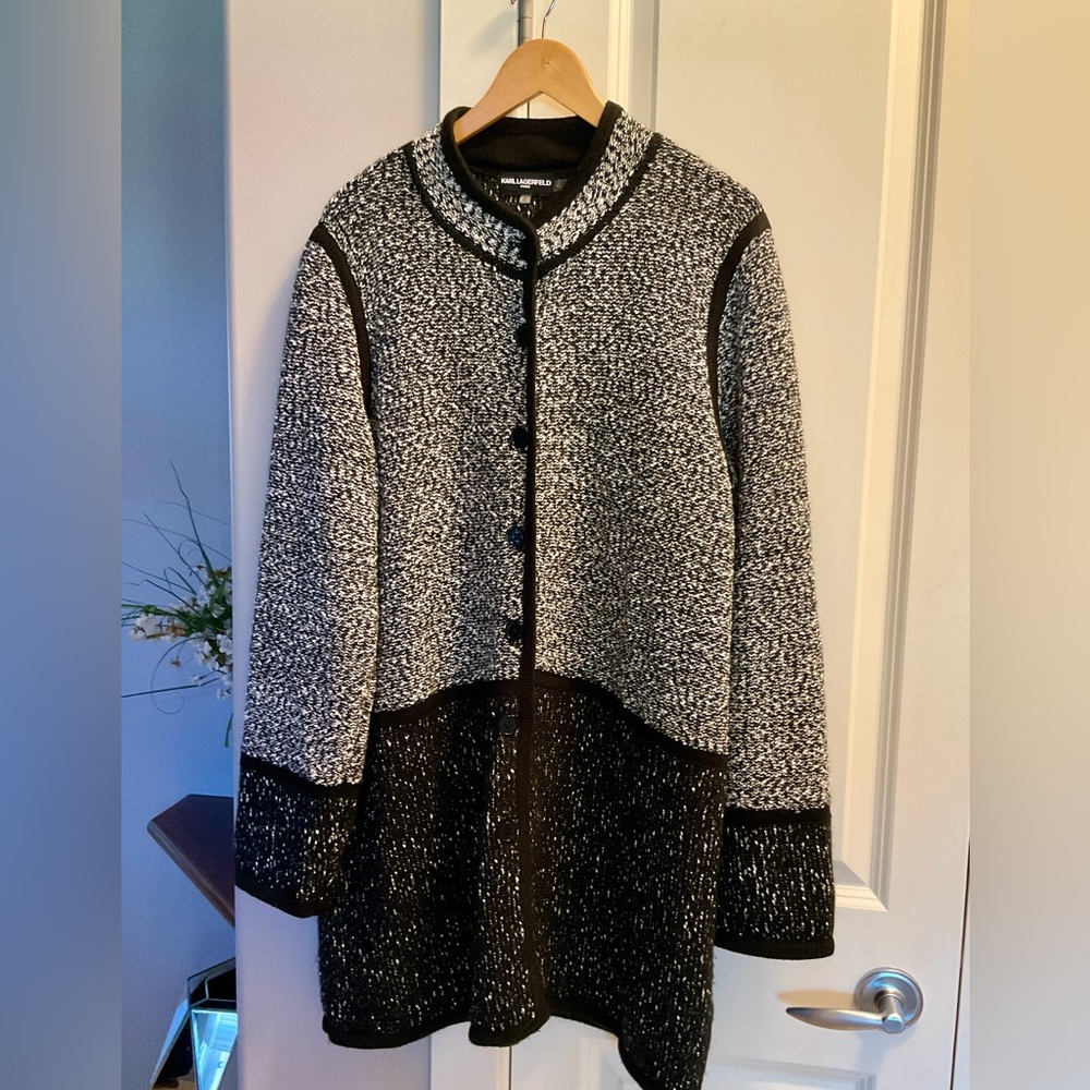 Karl Lagerfeld Cardigan Size XL in great condition - Black and White designer